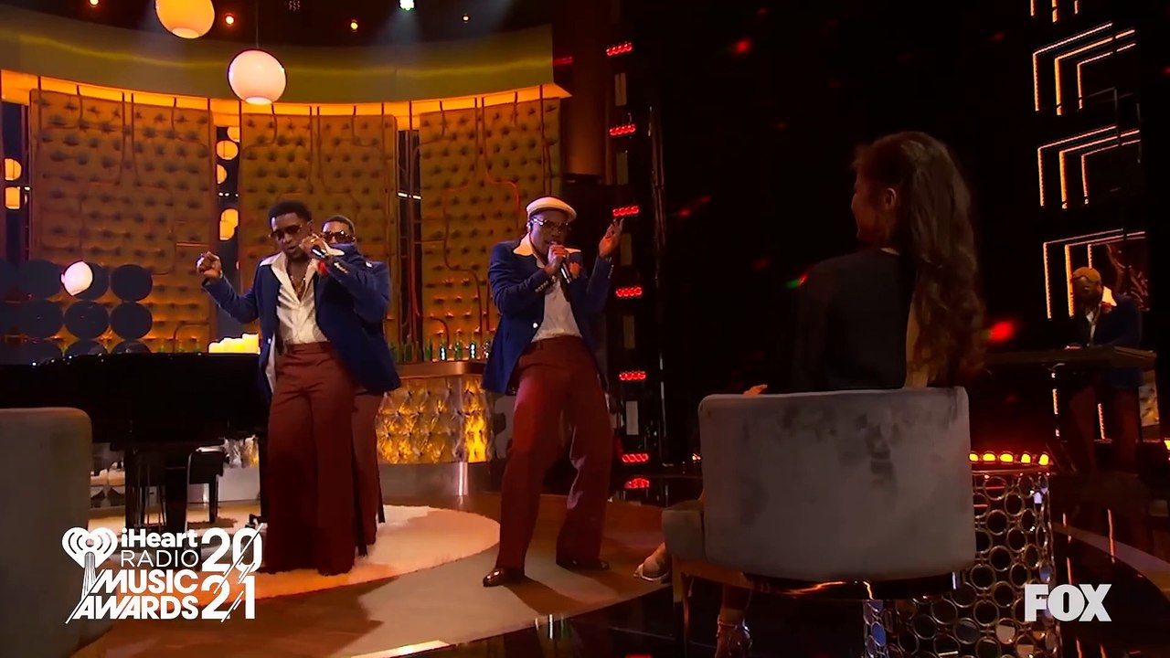 Bruno Mars, Anderson .Paak, Silk Sonic- Leave The Door Open (Live from the iHeartRadio Music Awards)