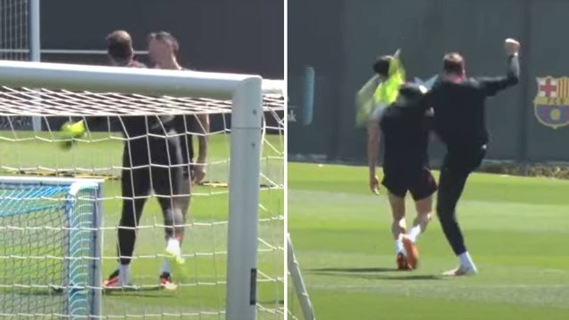 Intercambio de puñetazos y patadas entre Szczęsny y Lewandowski