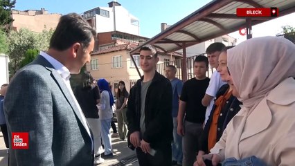 Bilecik'te sınav yerini karıştıran ortaokul öğrencisini motosikletle sınava yetiştirdi.