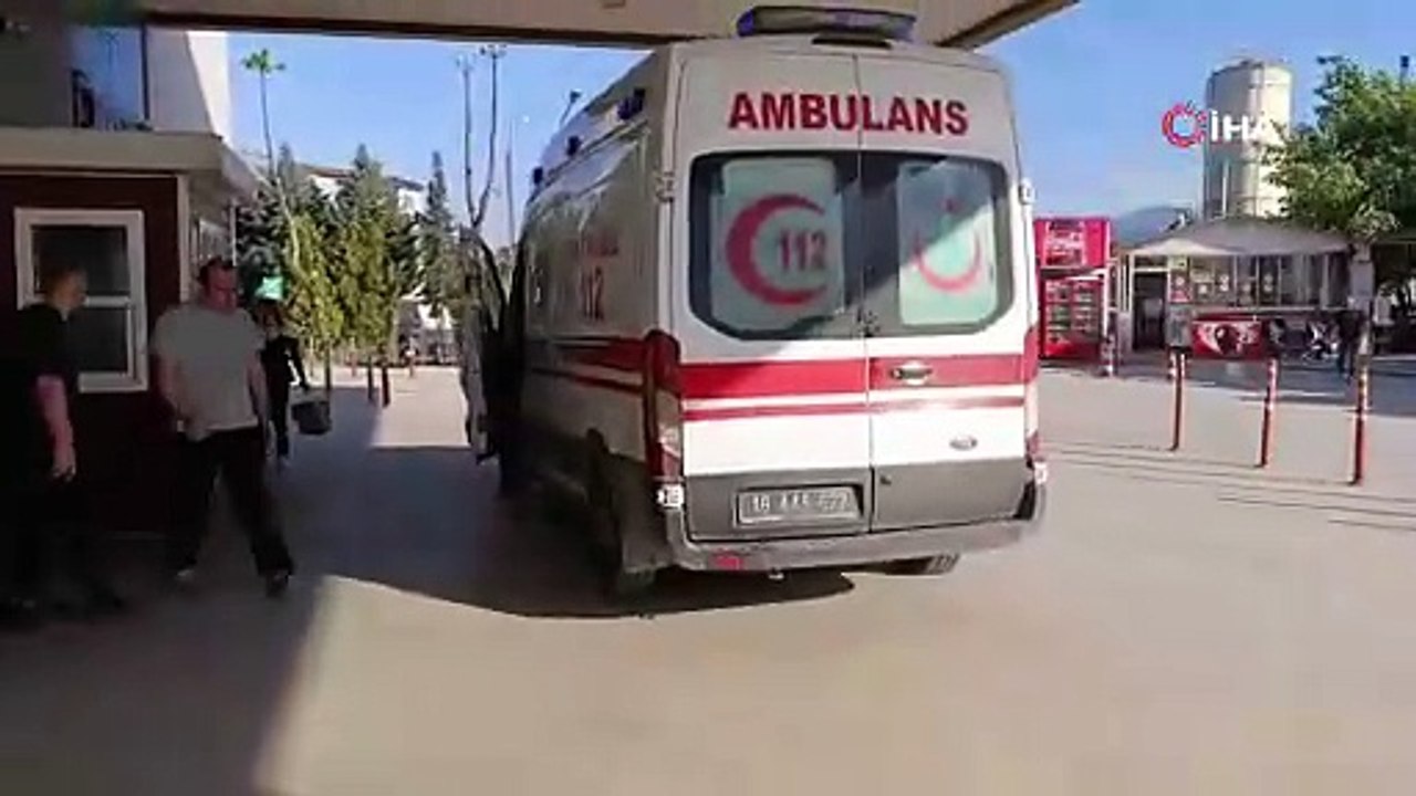 Kazada yaralandı, oyuncağını elinden hiç bırakmadı