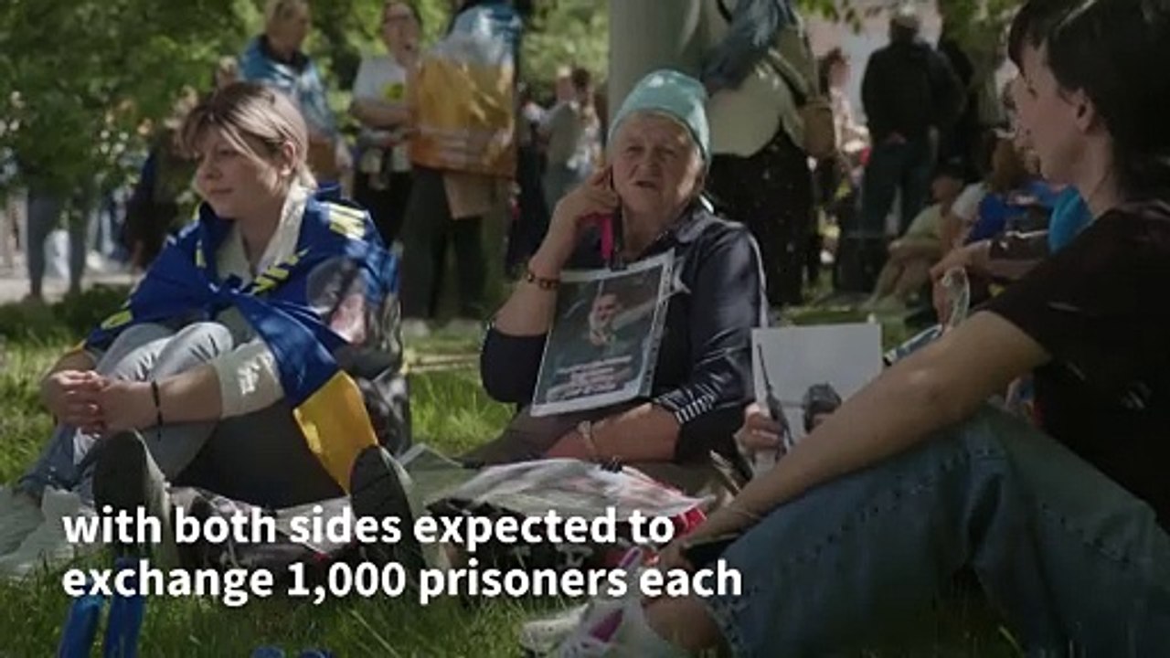 Ukrainians released in first stage of prisoner swap with Russia return to families