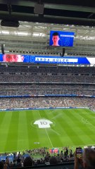 Ovación del Bernabéu a Modric en su partido de despedida