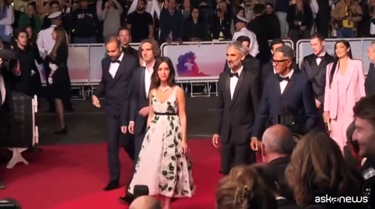 A Cannes il red carpet di "13 jours, 13 nuis", c'è anche Karim Benzema