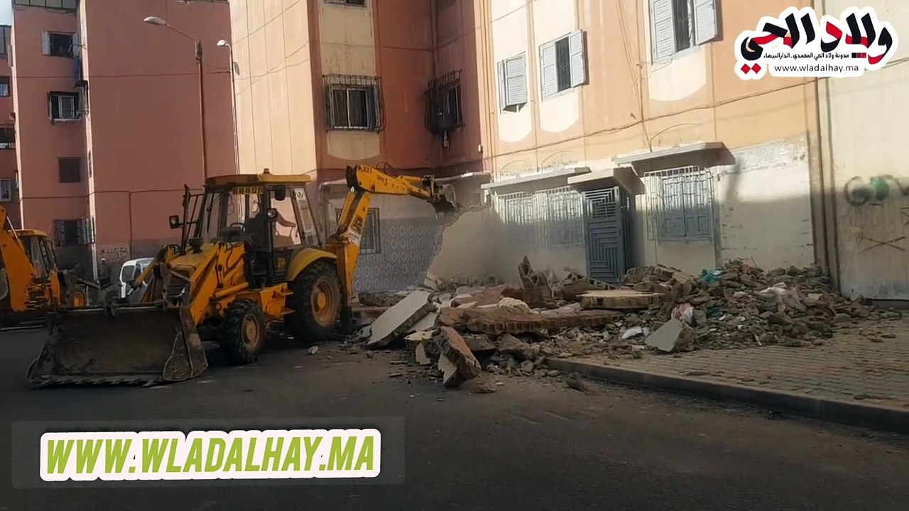 عملية الهدم مستمرة في الحي المسيرة من طرف السلطات لمقاطعة الشهداء _ الصخور السوداء