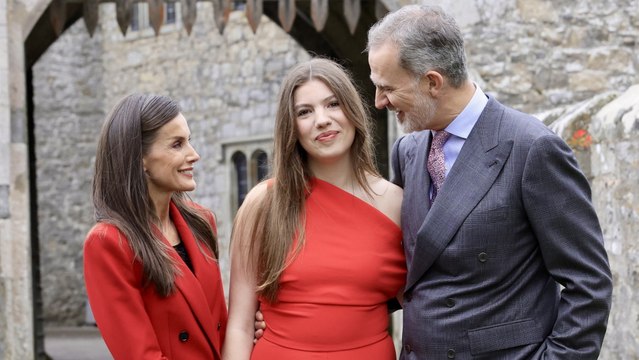 La infanta Sofía apuesta por el rojo y consigue eclipsar a la Reina Letizia durante su graduación