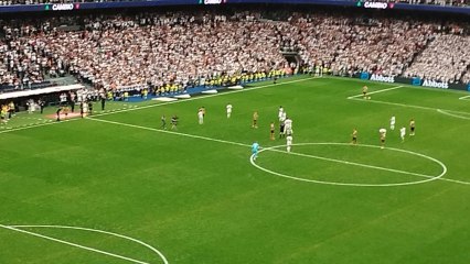 Lucas Vázquez recibe ovación en el Bernabéu al ser sustituido ⚽