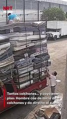 Tantos colchones y justo el piso fue el que lo recibió 🤣 El momento exacto de la caída se volvió viral por lo irónico y doloroso del final.