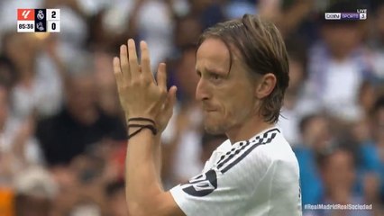 Modrić's Heartfelt Substitution in His Final Home Match at Santiago Bernabéu ⚽
