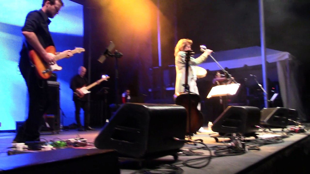 Edith Butler, Grand Pre 2017 - plays the bodhrán
