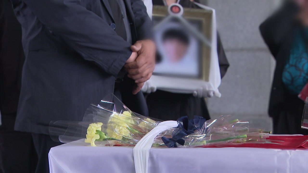 제주 지역 중학교 교사 숨진 채 발견..."갈등에 힘들었다" / YTN