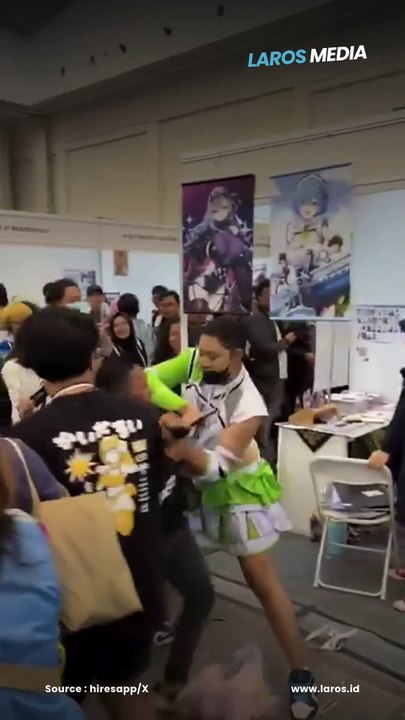 Momen Cosplayer Tangani Pencopet Sendirian Di Event Cosplay Anime, Tak Satupun Ikut Bantu