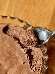 Mousse au Chocolat Classique, Facile et Aérienne | Recette Inspirée de Chapon Intense et Peu Sucrée