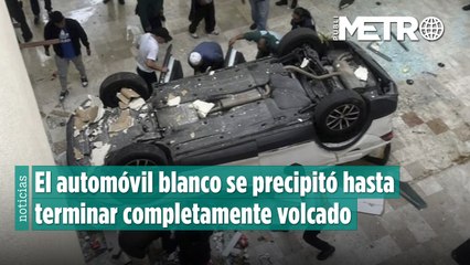 Vehículo cae tres niveles en el interior de Plaza Lilas