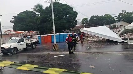 Galpão desaba e deixa feridos no Estacionamento do Jaraguá, em Maceió