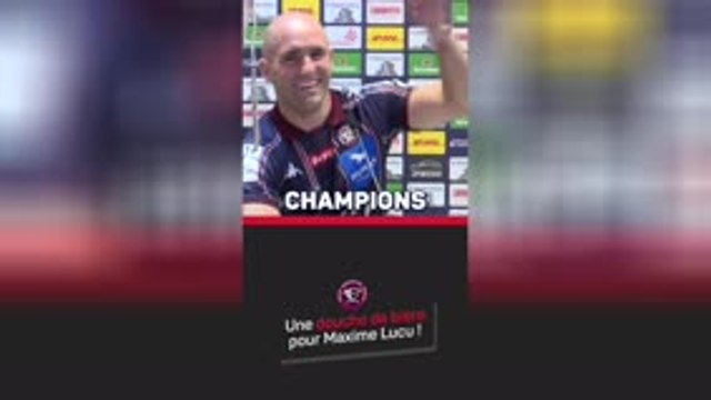 UBB - Lucu prend une douche de bière en pleine conférence de presse