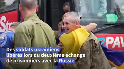 Retour d'Ukrainiens libérés lors d'échanges de prisonniers de guerre entre Kiev et Moscou