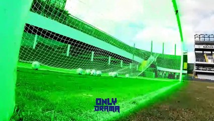 MrBeast, Neymar'ı amatör bir sporcu ile futbolda karşı karşıya getirdi. Amatör sporcu, Neymar'ı yenerek 500.000$ 💵 dolar para ödülü kazandı.