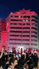 La afición celebra con el equipo el ascenso a Segunda