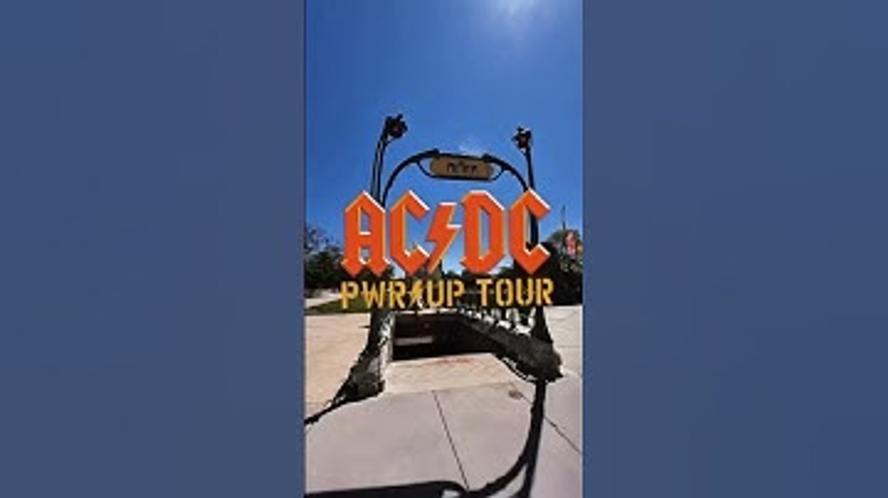 AC/DC in Chicago tonight — The Windy City is about to get thunderstruck! ⚡🔥 #ACDC #Chicago #Live