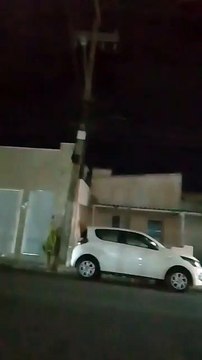 Morador da Rua do Prado, em Patos, solicita troca de lâmpada queimada em poste há quase dois meses