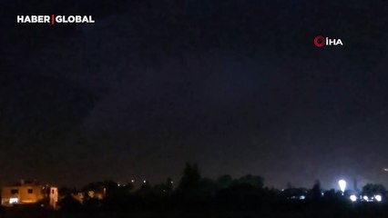 Van'da şimşeklerin bulutlarla dansı