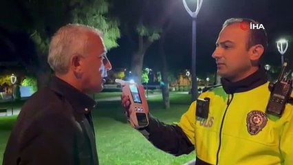 Bursa'da uygulamayı görünce arabasını bırakıp kaçtı!