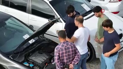 İkinci el oto pazarında bayram havası
