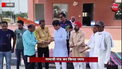 भाजपा नेता धाकड़ की हरकत पर कांग्रेस का अनोखा प्रदर्शन