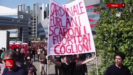 İtalya'da Milan taraftarları kulüp yönetimini protesto etti