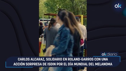 Carlos Alcaraz, solidario en Roland-Garros con una acción sorpresa de ISDIN por el Día Mundial del Melanoma