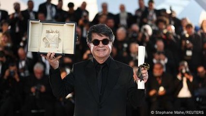 Filmmaker Jafar Panahi wins top Cannes prize