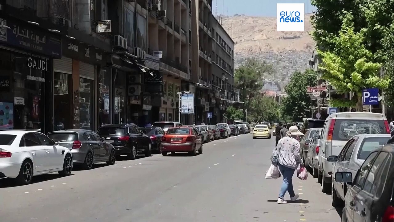 الشارع السوري يرحب بتخفيف العقوبات الأمريكية والأوروبية على دمشق ويأمل في غد أفضل