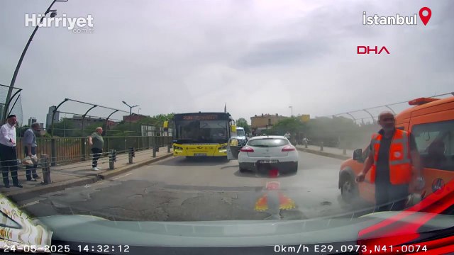 Ataşehir’de trafikte tartıştığı bıçaklı saldırgana yangın tüpüyle karşılık verdi