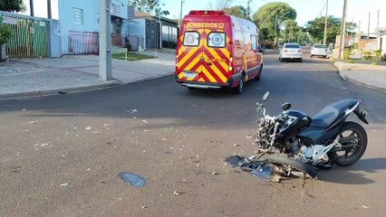 Violenta colisão arranca roda de motocicleta e deixa duas pessoas feridas no Bairro Floresta