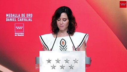 Díaz Ayuso saca su lado más madridista: "Carvajal tiene más Champions que el Barça..."