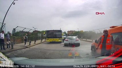 Trafikte tartıştığı bıçaklı saldırgana yangın tüpüyle karşılık verdi!