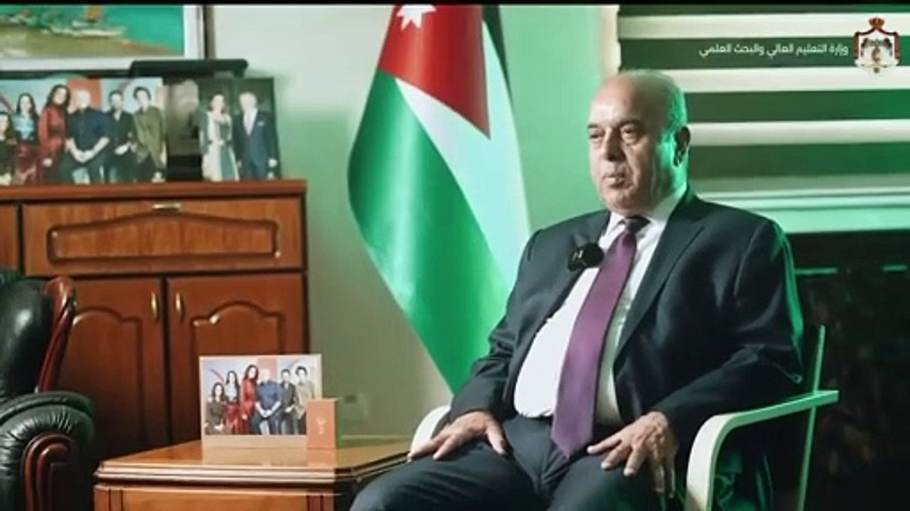 وزير التربية والتعليم  والتعليم العالي والبحث العلمي أ.د عزمي محافظة وأمين عام الوزارة أ.د مأمون الدبعي وأسرة الوزارة يرفعون أسمى آيات التهاني للمقام السامي بمناسبة عيد استقلال المملكة التاسع والسبعين