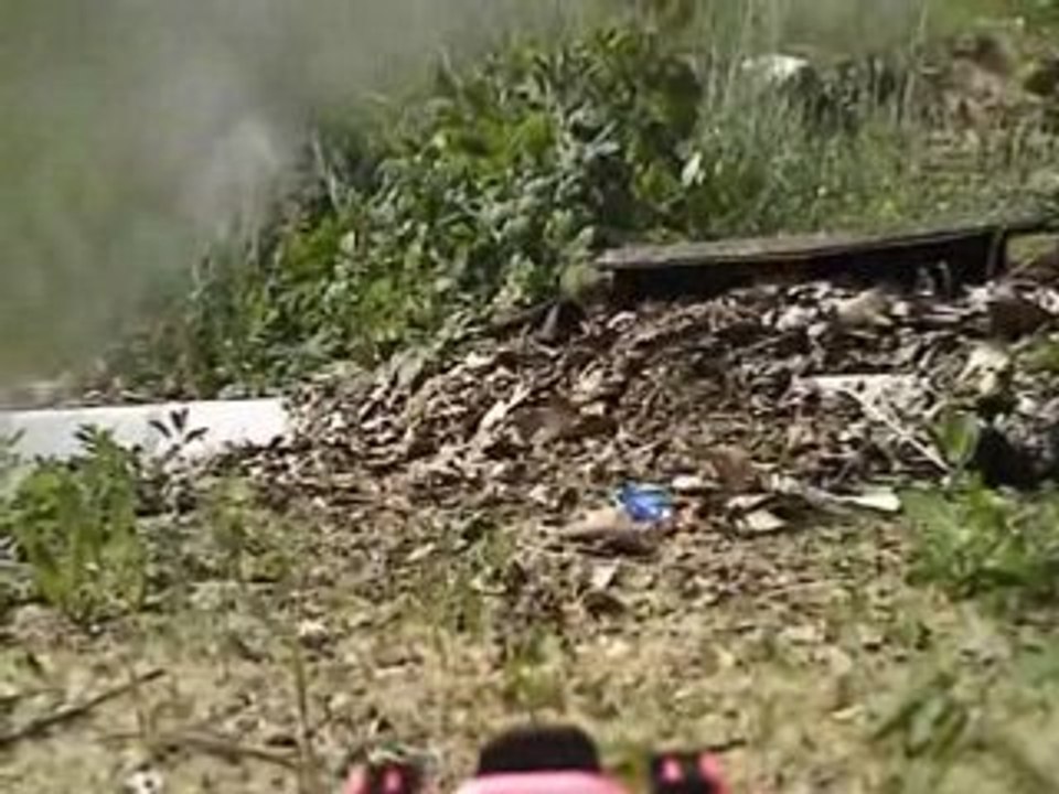 Petite voiture qui roule a 40 km