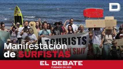 Manifestación surfista contra de los vertidos al mar, en el sur de Tenerife