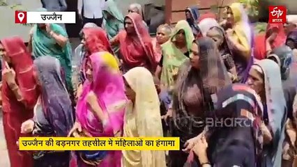 पंचायत में महिलाओं ने जमकर काटा गदर, हवा में उड़ाईं कुर्सियां-टेबल