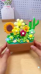 The little mini flowers, that's too cute! #diy #adorablecrafts #craft #homemadepapercraft #art