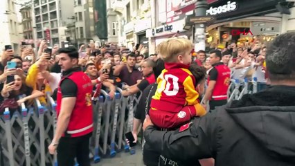 Galatasaray Takım Otobüsü'nün güzergahı belli oldu! Osimhem ve Icardi dikkat çekti