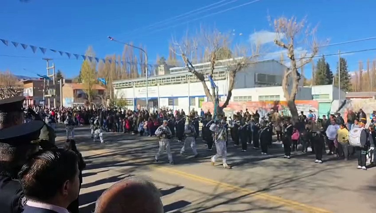 Desfile militar en Uspallata-25 de mayo