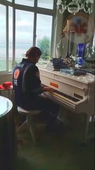 Socorrista do Samu toca piano para acalmar paciente idoso em Balneário Camboriú