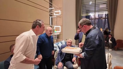 Varank ve Kasapoğlu'ndan Fenerbahçe Başkanı Ali Koç’a baklava ikramı