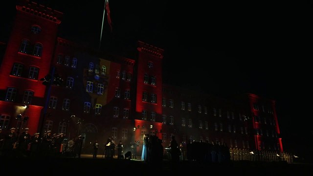 Per Vers optræder til lysfesten på Haderslev Kaserne 4. maj 2025 | TV SYD