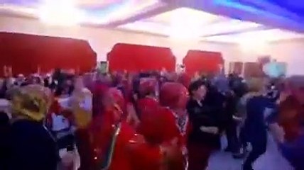 Oyun havası yöresel giyimle (saya)