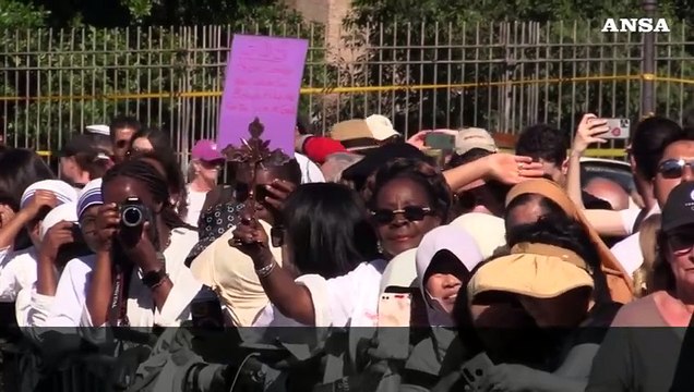 Papa Leone prende possesso della Cattedra di vescovo di Roma a San Giovanni in Laterano