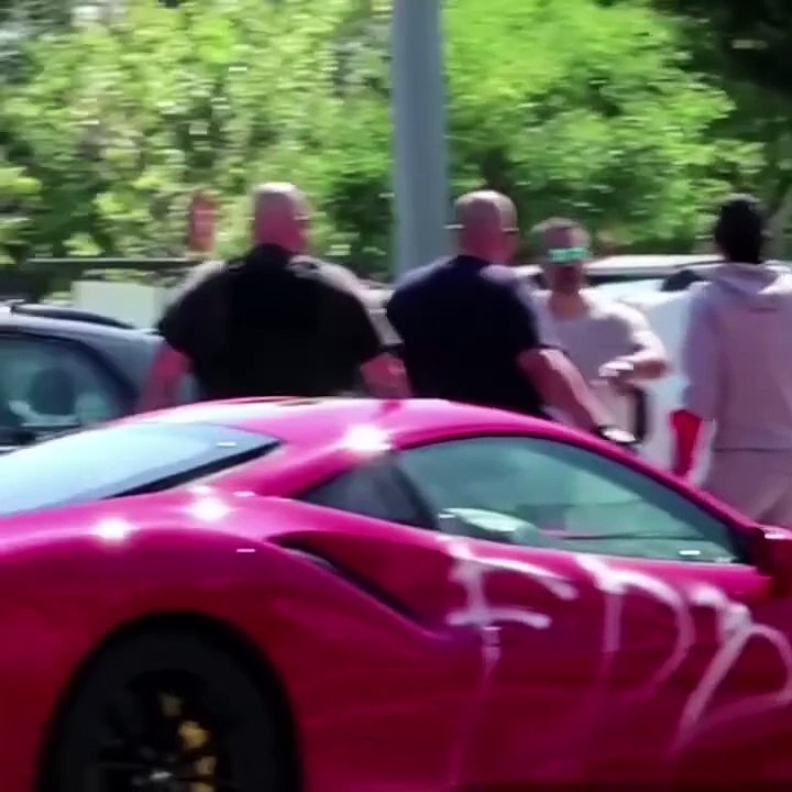 On Tag sa Ferrari et il appelle la Police 😳
