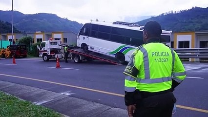 Una decena de universitarios muertos en accidente de autobús en Colombia